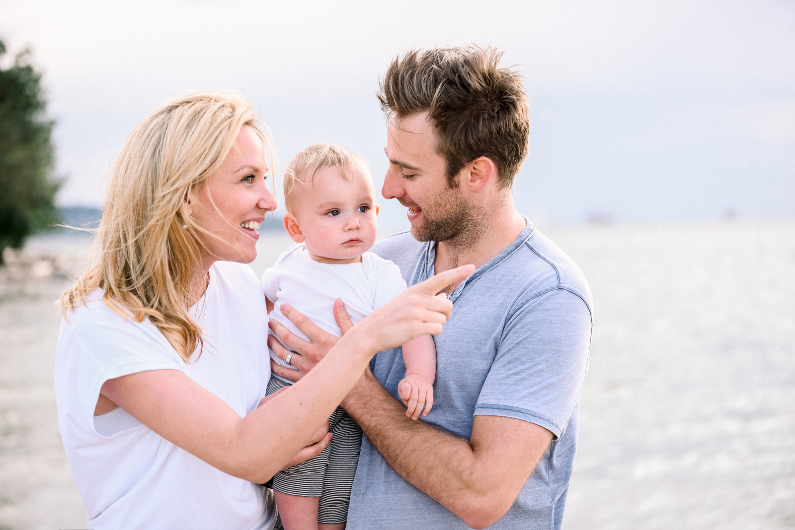 Sechelt outdoor family photos on the beach