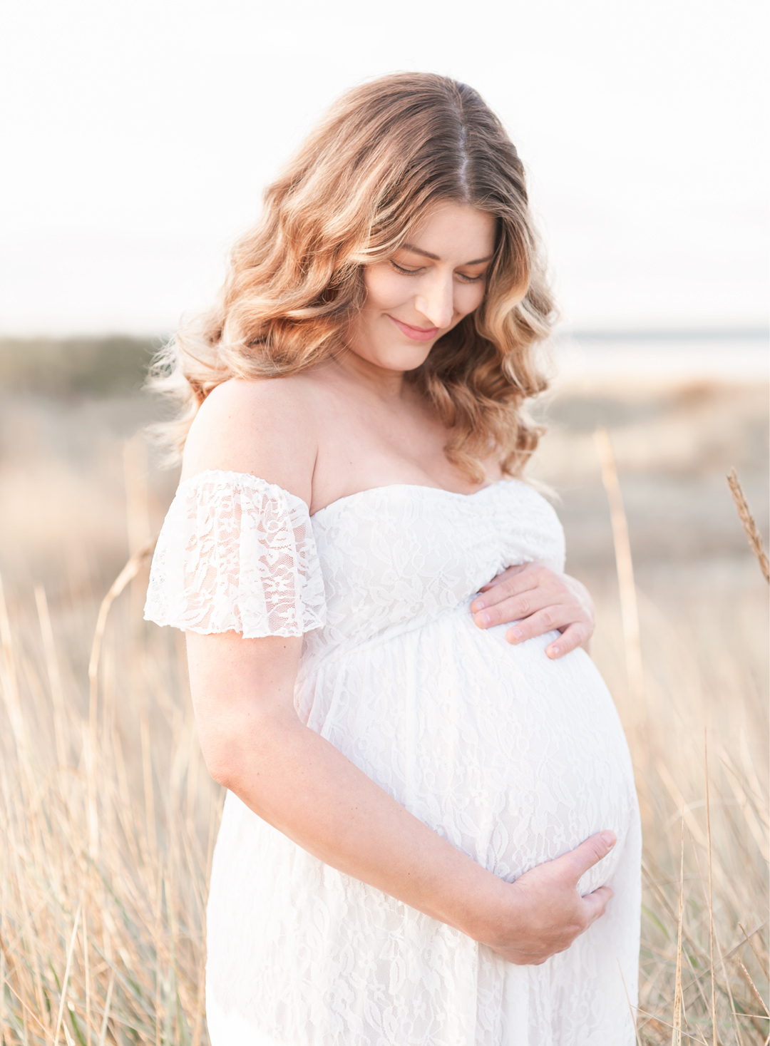 Maternity photos in a field