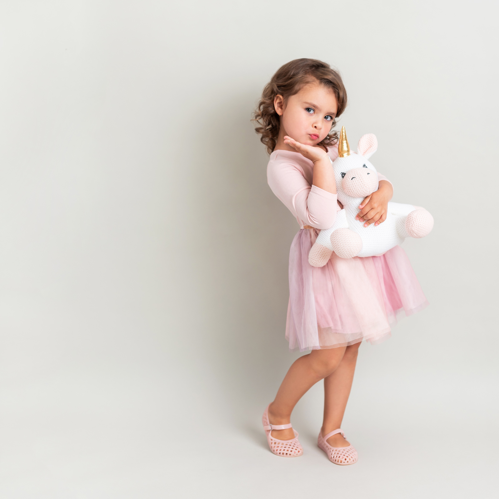 Child Mila Jones actress cute photos in pink dress