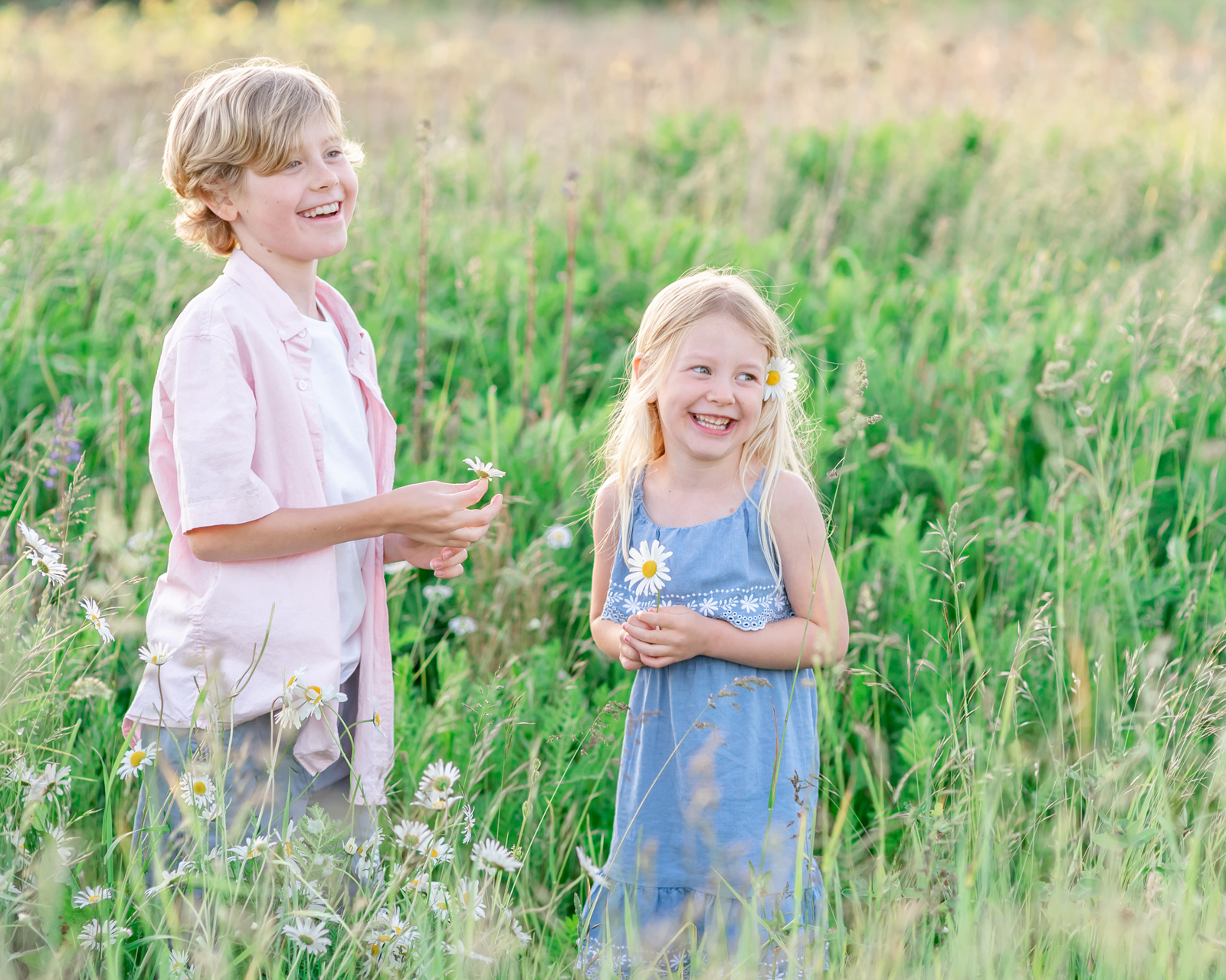 Vancouver family photos outdoors in flower field
