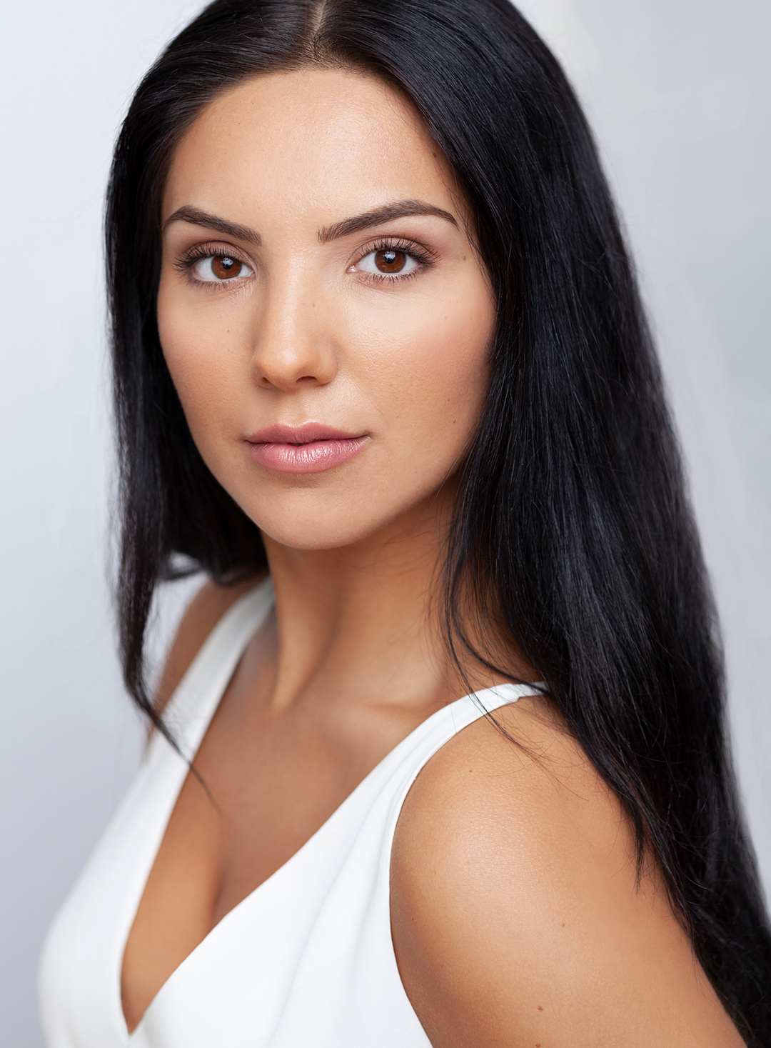 Stunning persian gal godot actress lookalike headshot