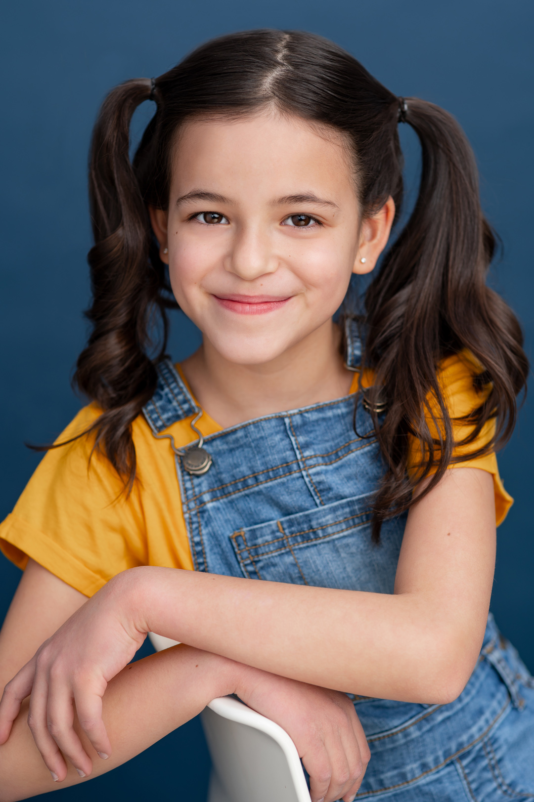 Child actress Isla Sunar hispanic actress headshot vancouver