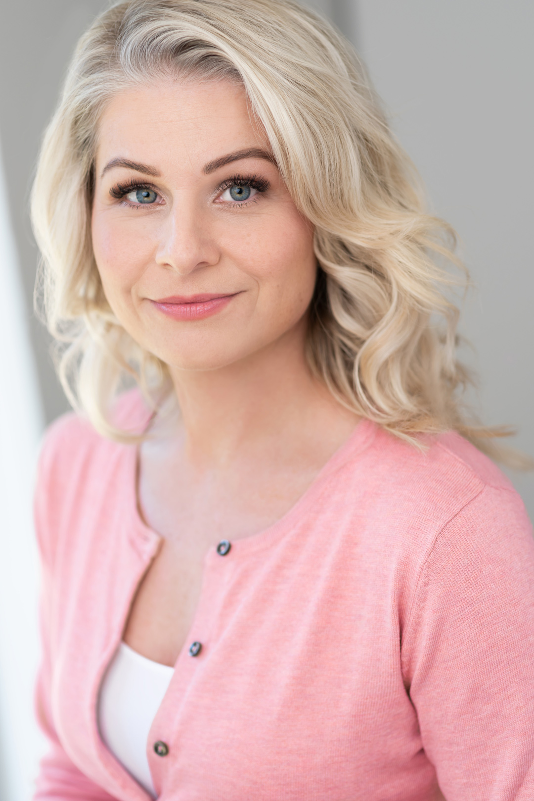 Hallmark type headshot of blonde actress in vancouver