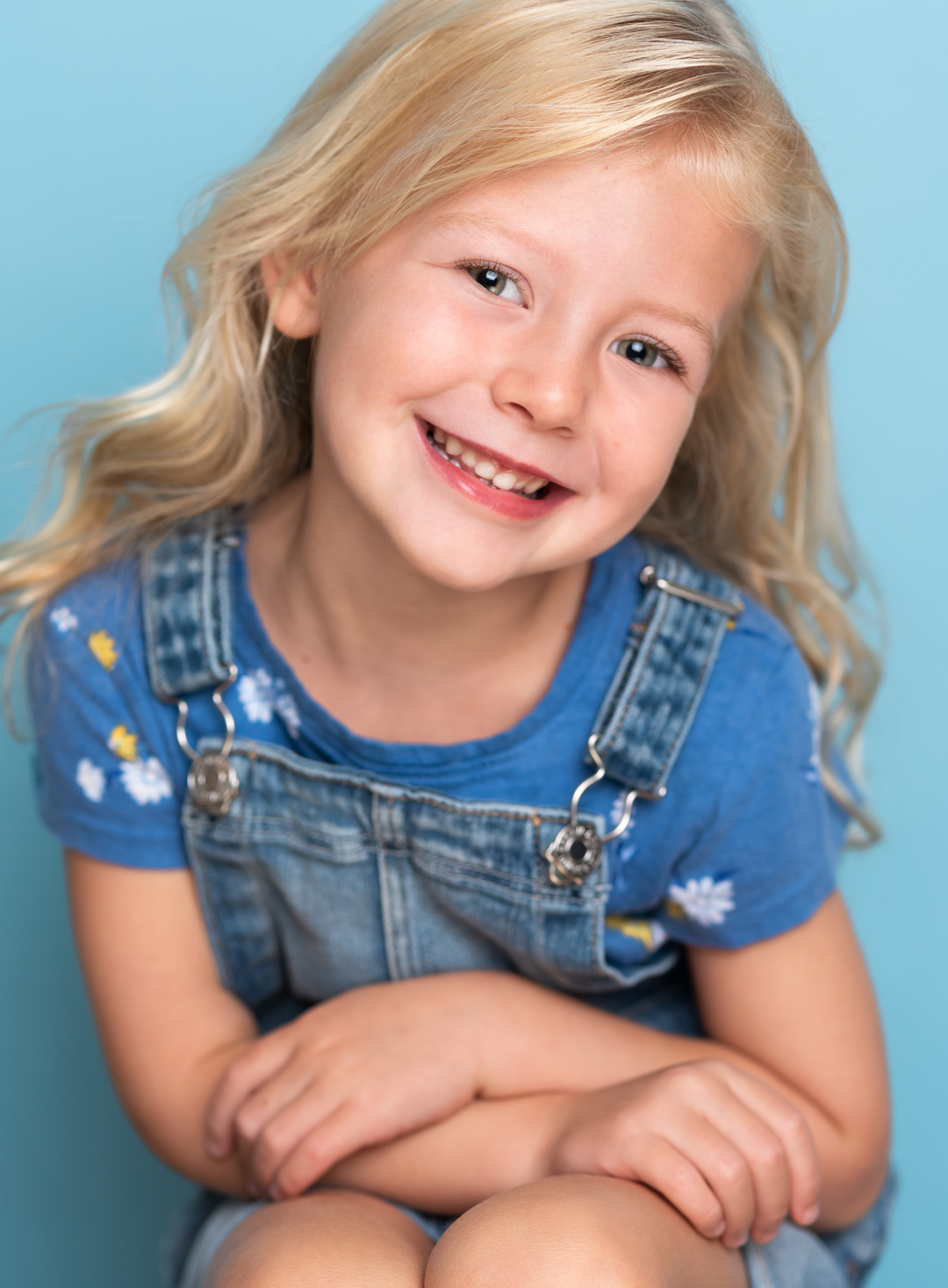 Blonde 4 year old child actress smiling headshot