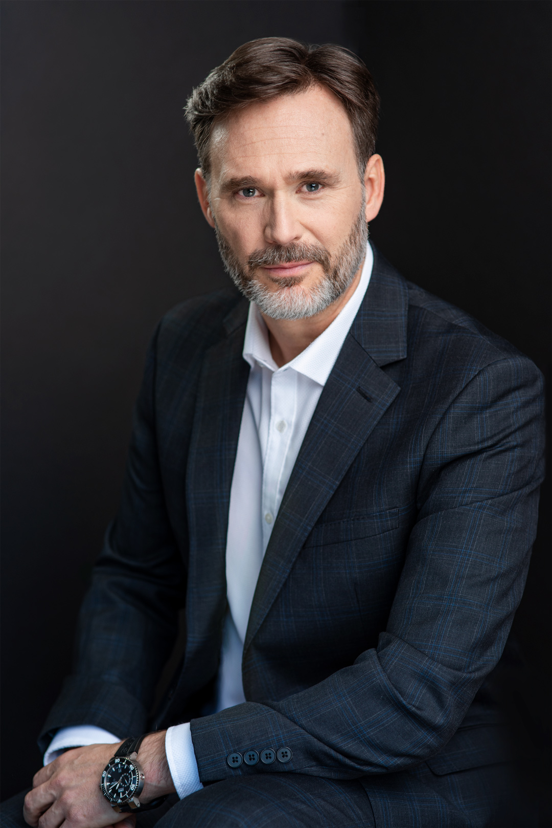 Best corporate studio headshots for men